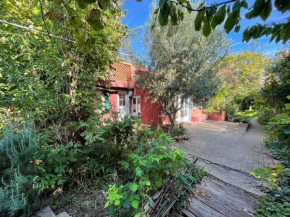 Charmante maison dans jardin, calme, 55m2- 2ch, métro, très proche Paris